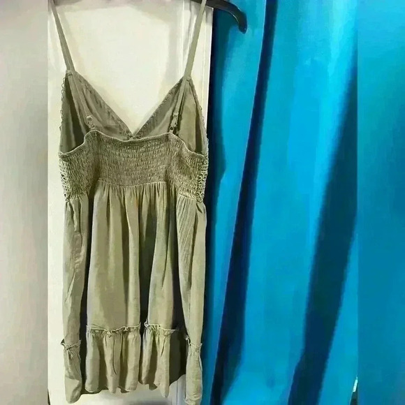 Green Dress - Picture 2 of 3